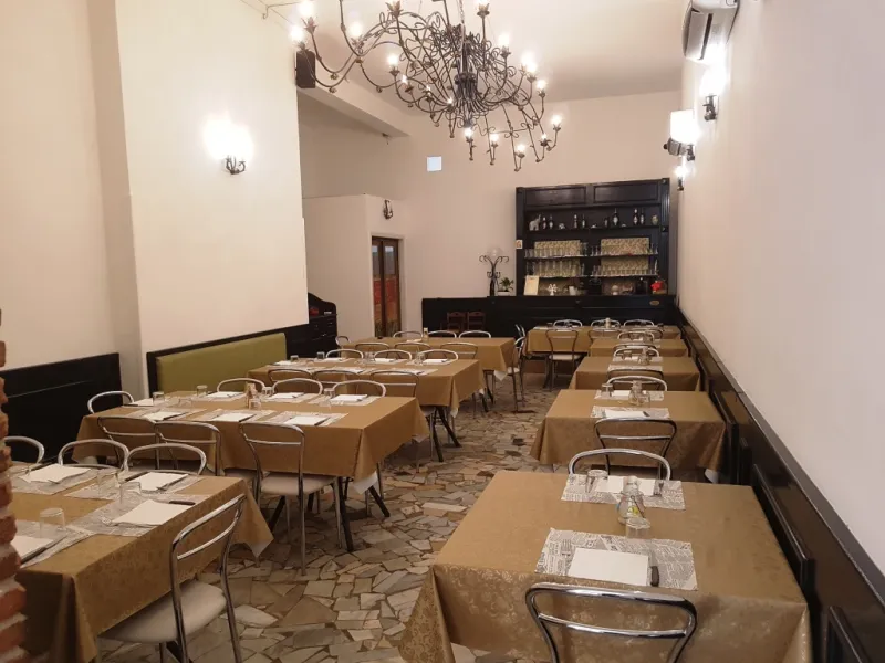 Pizzeria La Tana della Pizza 2 restaurant in Palma Campania