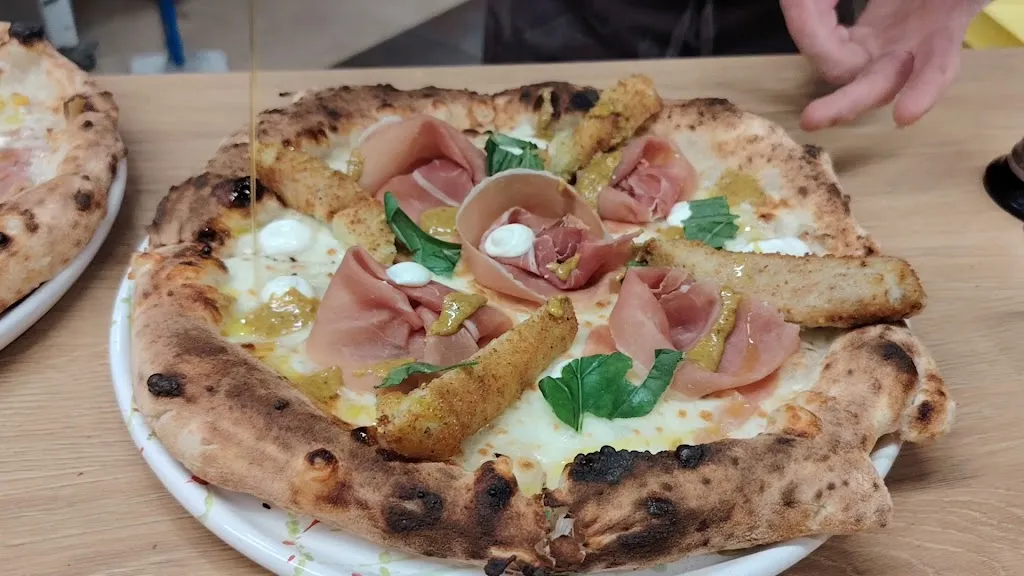 Bar Capovolta restaurant in Pezzano-Filetta