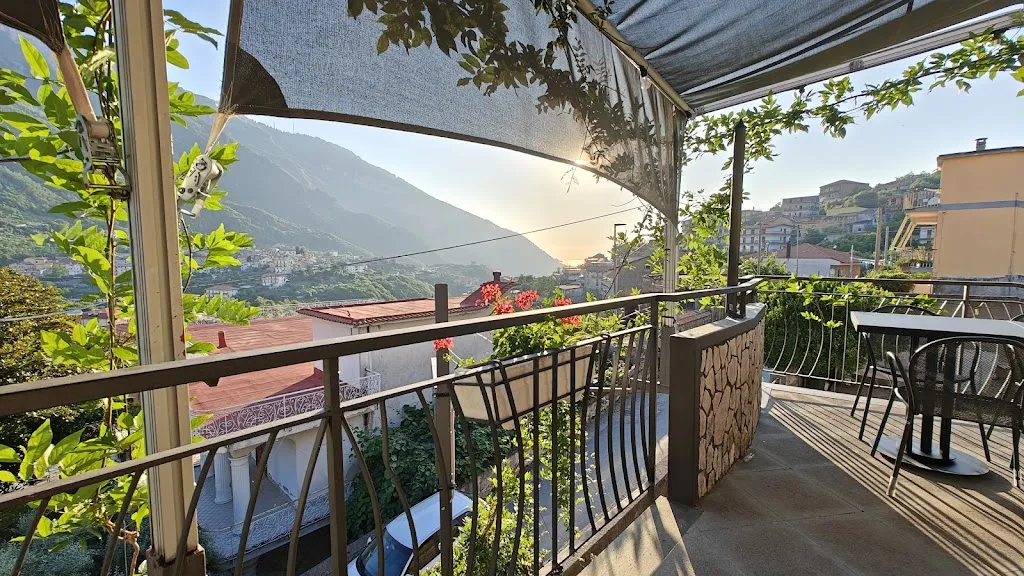 Jens Räthel_Terrazza 98_Piazza-Tralia-Pendolo_review