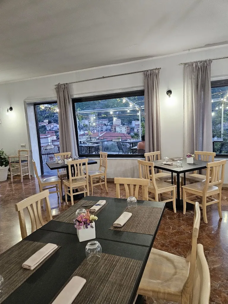 Terrazza 98 restaurant in Piazza-Tralia-Pendolo