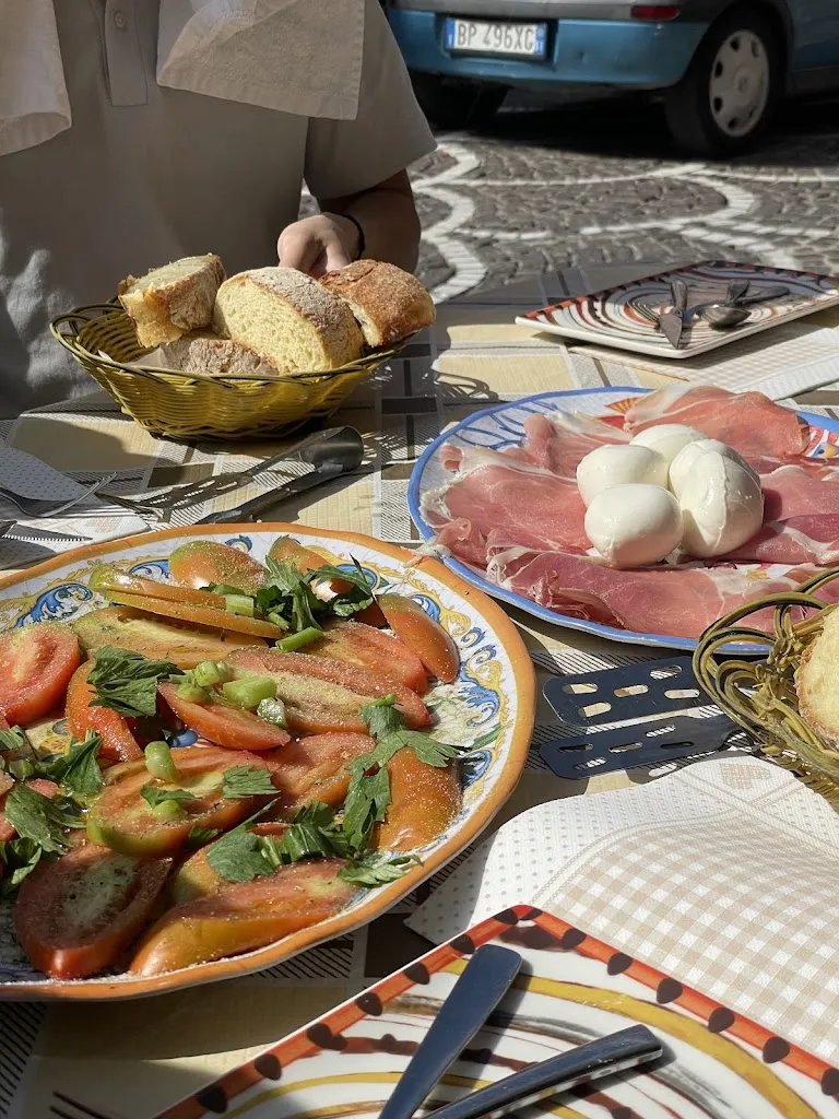 Trang Nguyen_Trattoria_Piazza-Tralia-Pendolo_review