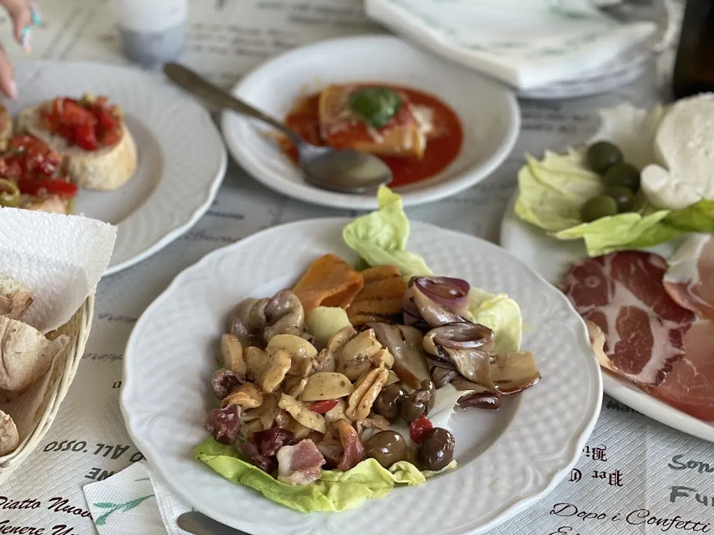 Marzena Charkiewicz_Agriturismo La Pimontese_Piazza-Tralia-Pendolo_review