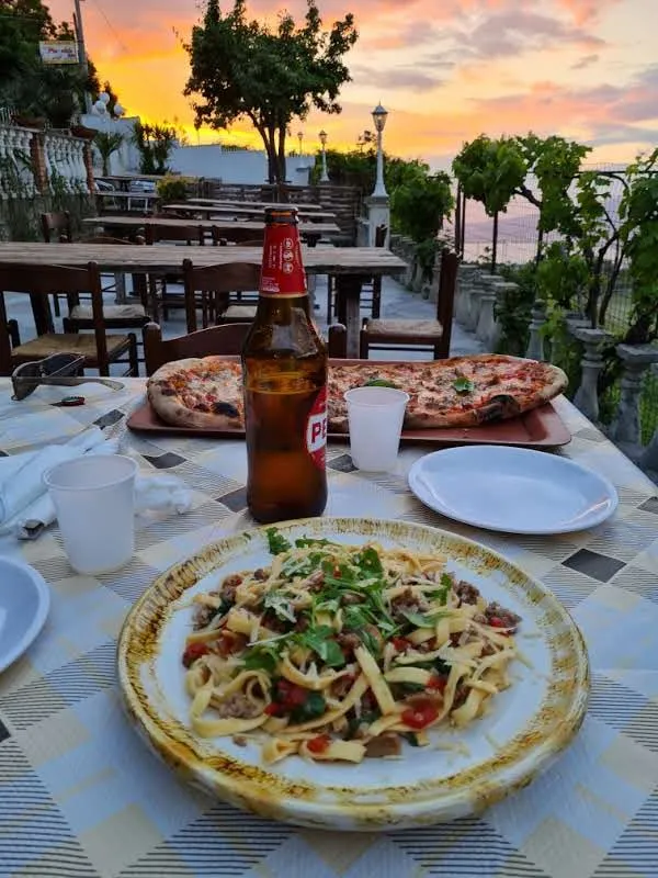 Ana-Maria Radu_Agriturismo La Pimontese_Piazza-Tralia-Pendolo_review