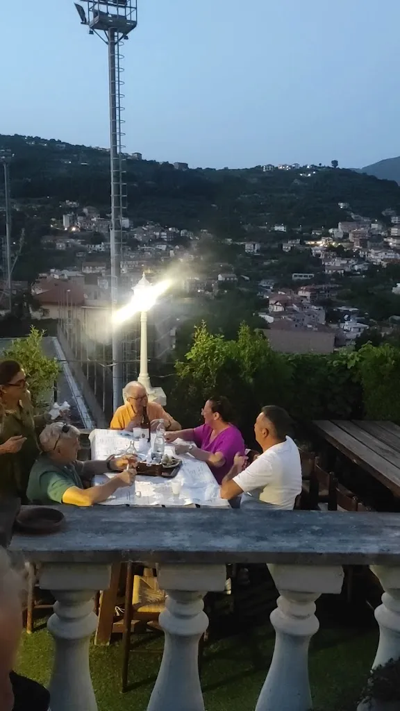 Agriturismo La Pimontese_Piazza-Tralia-Pendolo_slider_image_2