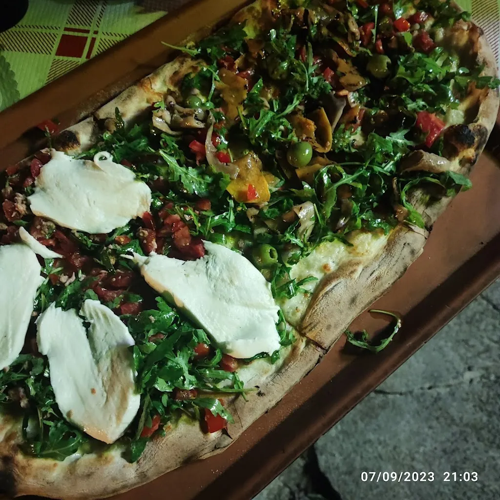 Agriturismo La Pimontese_Piazza-Tralia-Pendolo_slider_image_3