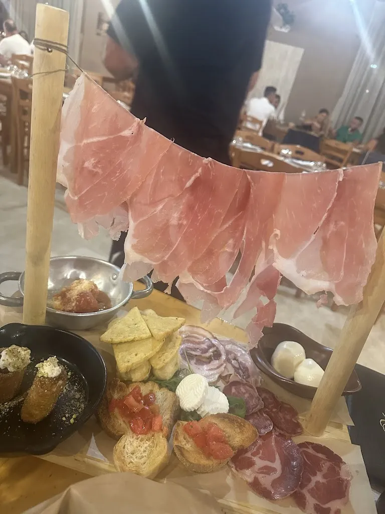 Elodie PUJA_Ristorante Pizzeria San Gennaro_Piazza-Tralia-Pendolo_Bewertung