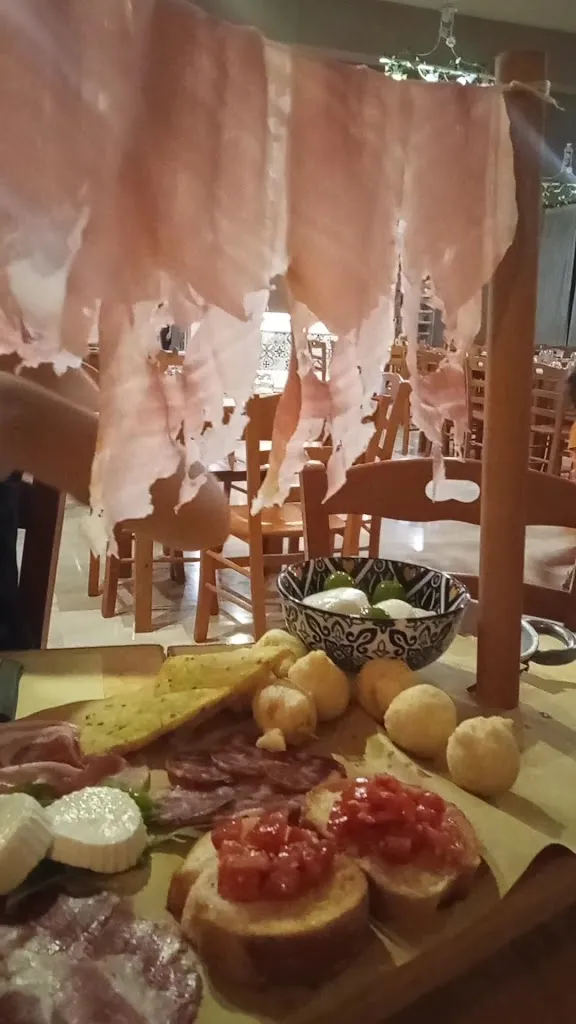 Ristorante Pizzeria San Gennaro_Piazza-Tralia-Pendolo_slider_image_2