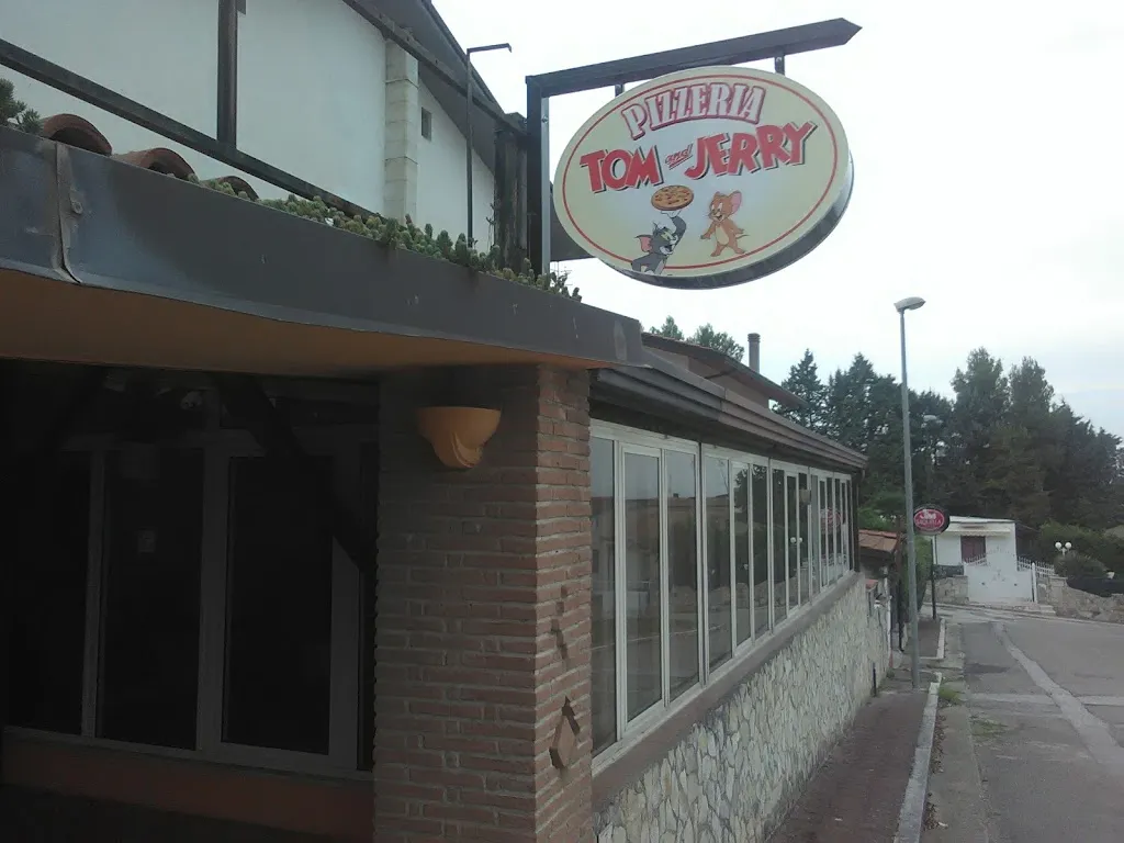 Tom and Jerry Pizzeria restaurant in Pietradefusi