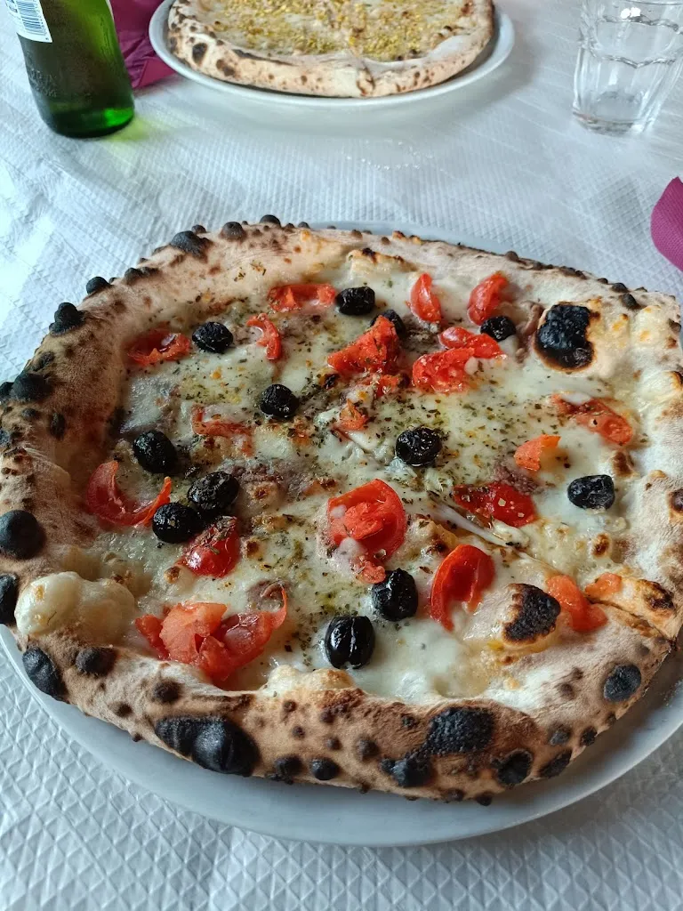 pizzeria ai cinque castelli restaurant in Pietramelara