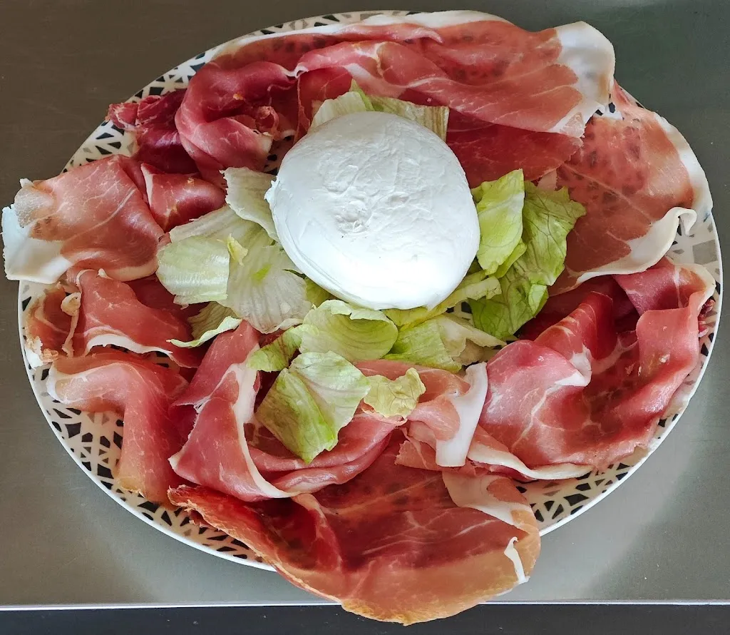 Golden Bar restaurant in Pietravairano