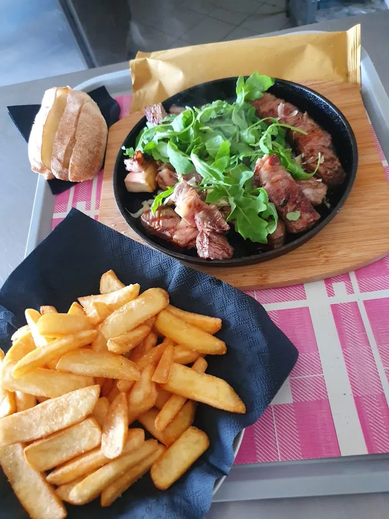 Golden Bar_Pietravairano_slider_image_3