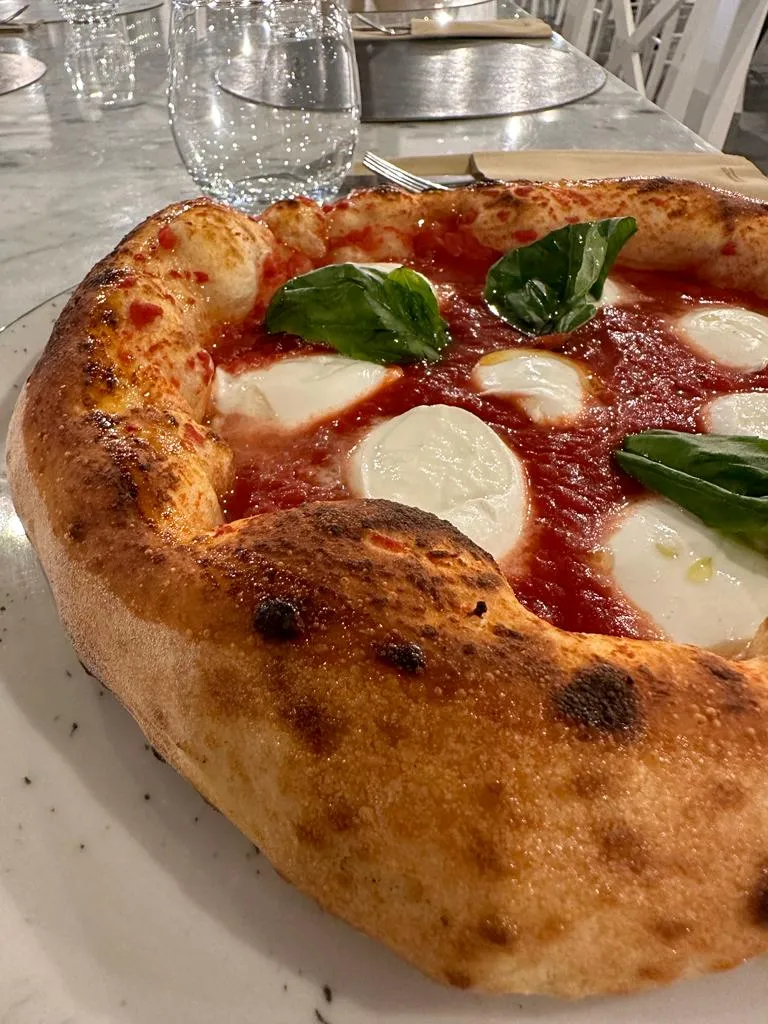 Agyapog Abednego_Villa Granada_Pianura_review