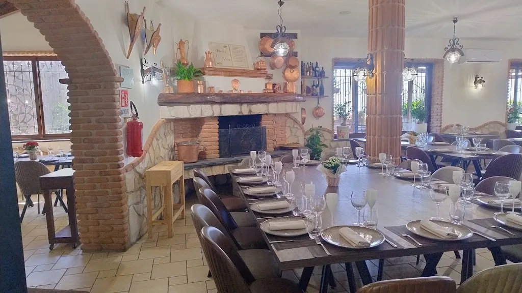 Pietre Vive di Giuseppe Larusso restaurant in Pianura
