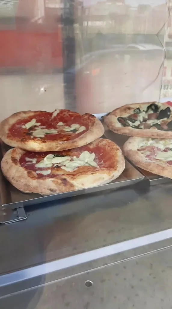 Pizzeria da Mercede_Pianura_slider_image_2