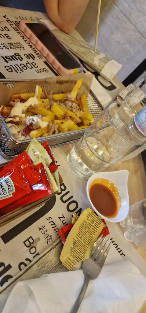 Fulvio Michele “Zuccherino” Ragozzino_Cacace burger store_Pianura_review