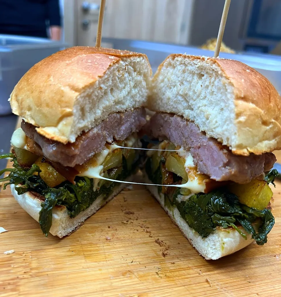 Cacace burger store restaurant in Pianura