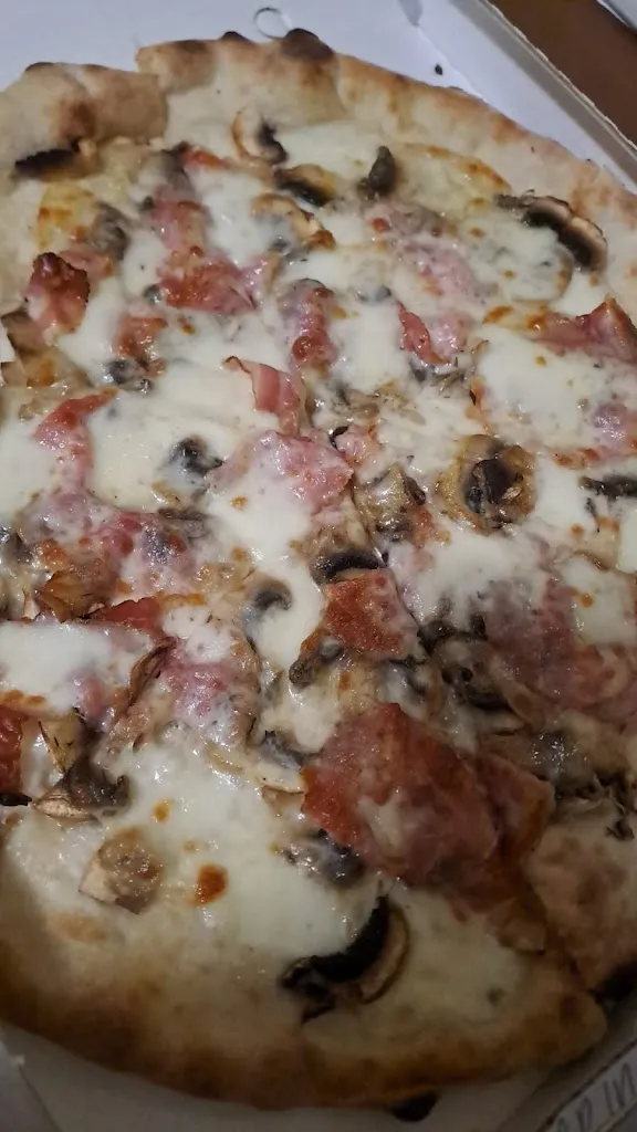 Pizza express restaurant in Pietrelcina