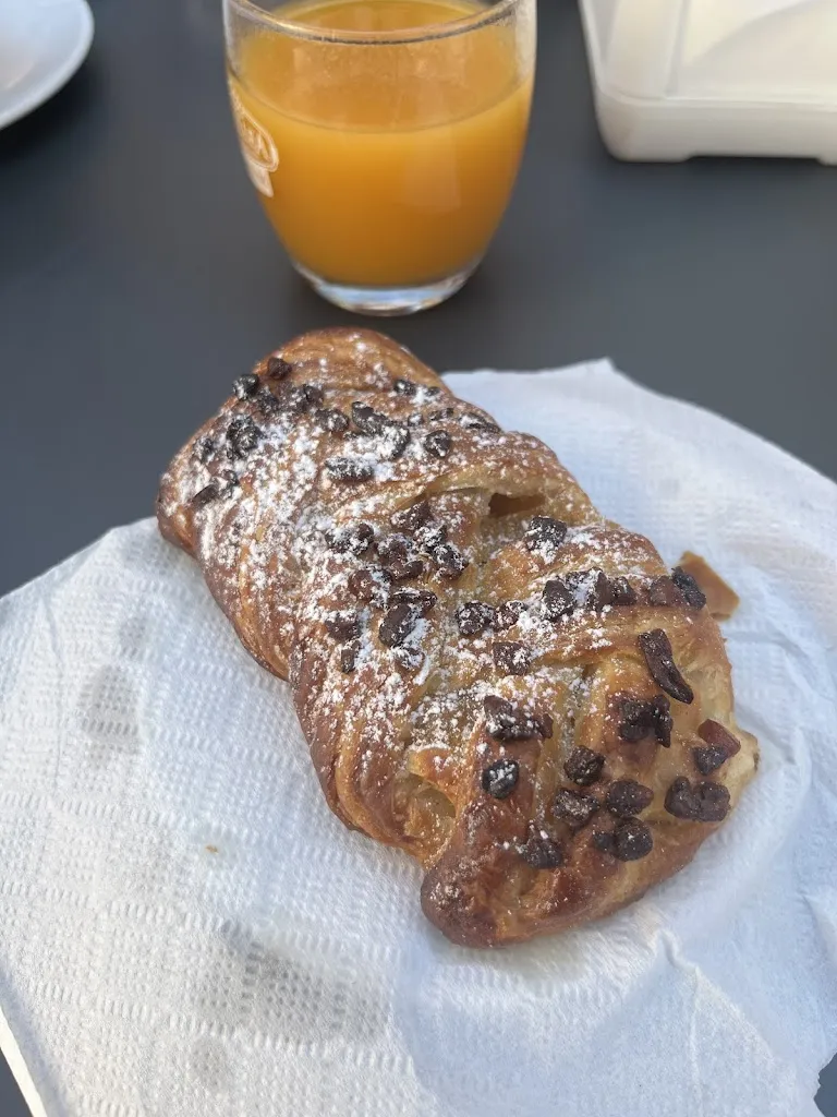 Edera Emanuela Lazar_Le Tre Fontane_Pisciotta_review