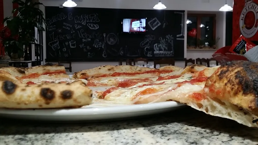 Miseria & Nobiltà_Pollena Trocchia_slider_image_3