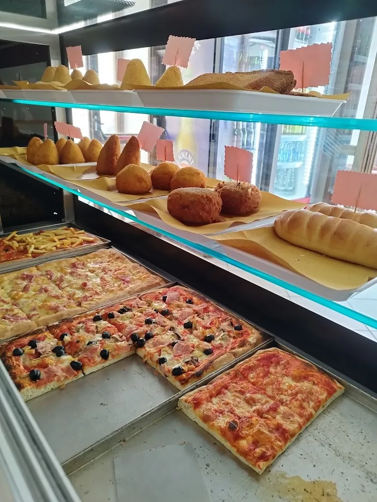 Rosso di sera - Pizzeria - Rosticceria - Tavola calda restaurant in Pollica