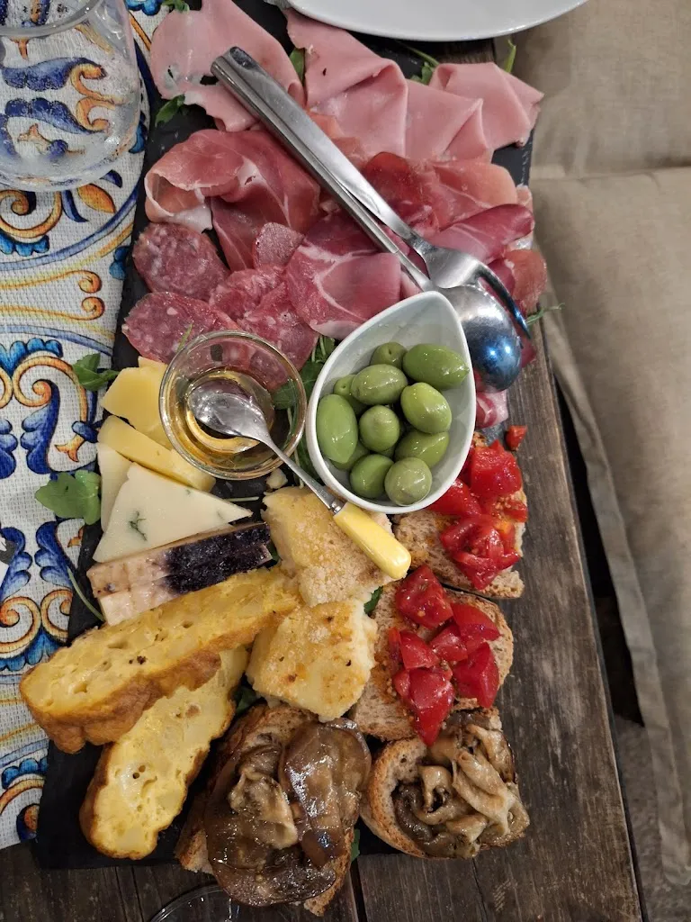 clelia cutillo_Il Calice Enoteca/winebar_Policastro Bussentino_recensione