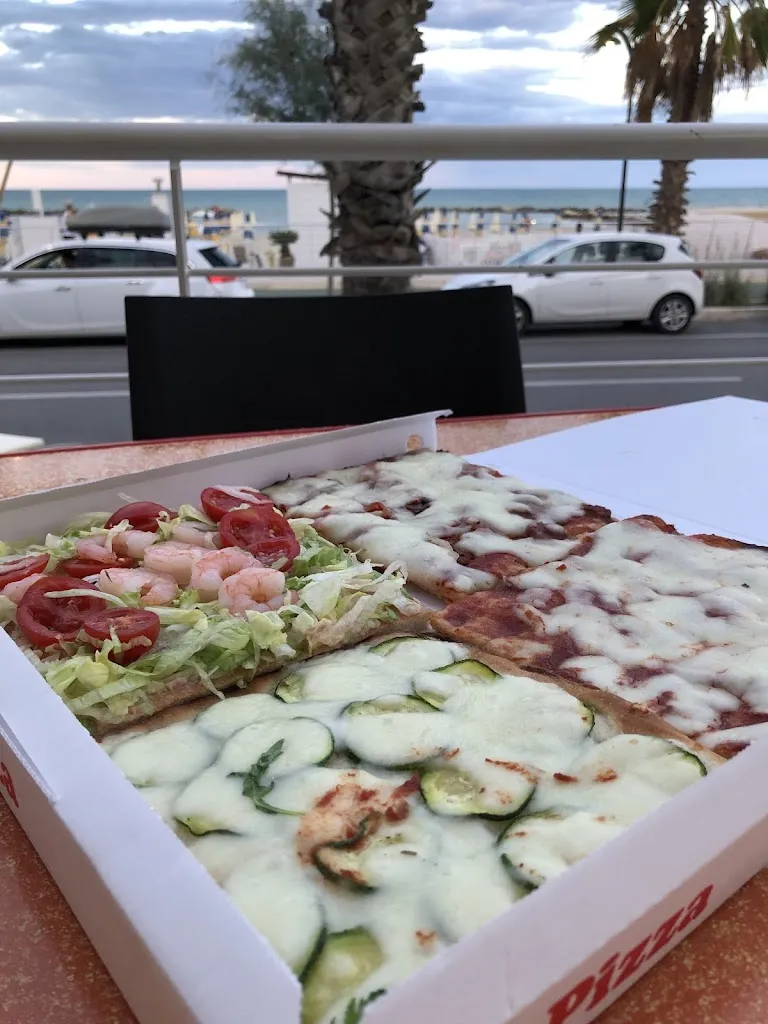 Kristýna Lepková_Pizzeria La Ghiottona in Spiaggia_Martinsicuro_recensione