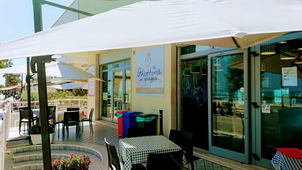 Pizzeria La Ghiottona in Spiaggia restaurante en Martinsicuro