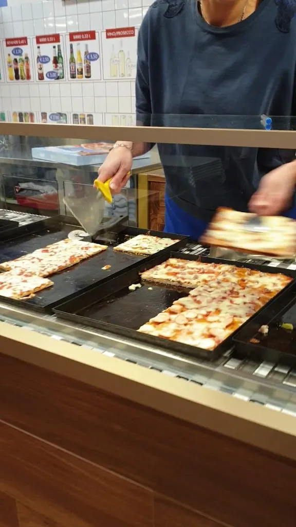 Pizzeria La Ghiottona in Spiaggia_Martinsicuro_slider_image_2