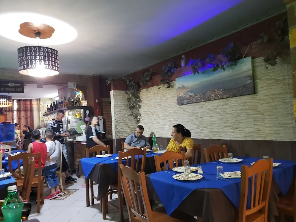 John Vernon_La Grotta_Ponticelli_review