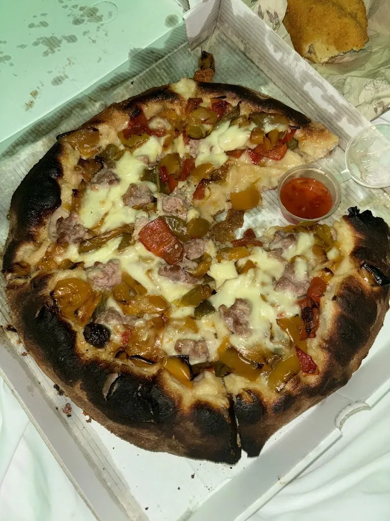 Rowan Young_Pop La Piazzetta_Ponticelli_review