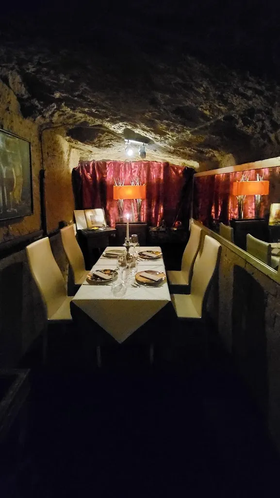 Gianfausto Iarrobino_Le Stanze_Posillipo_review