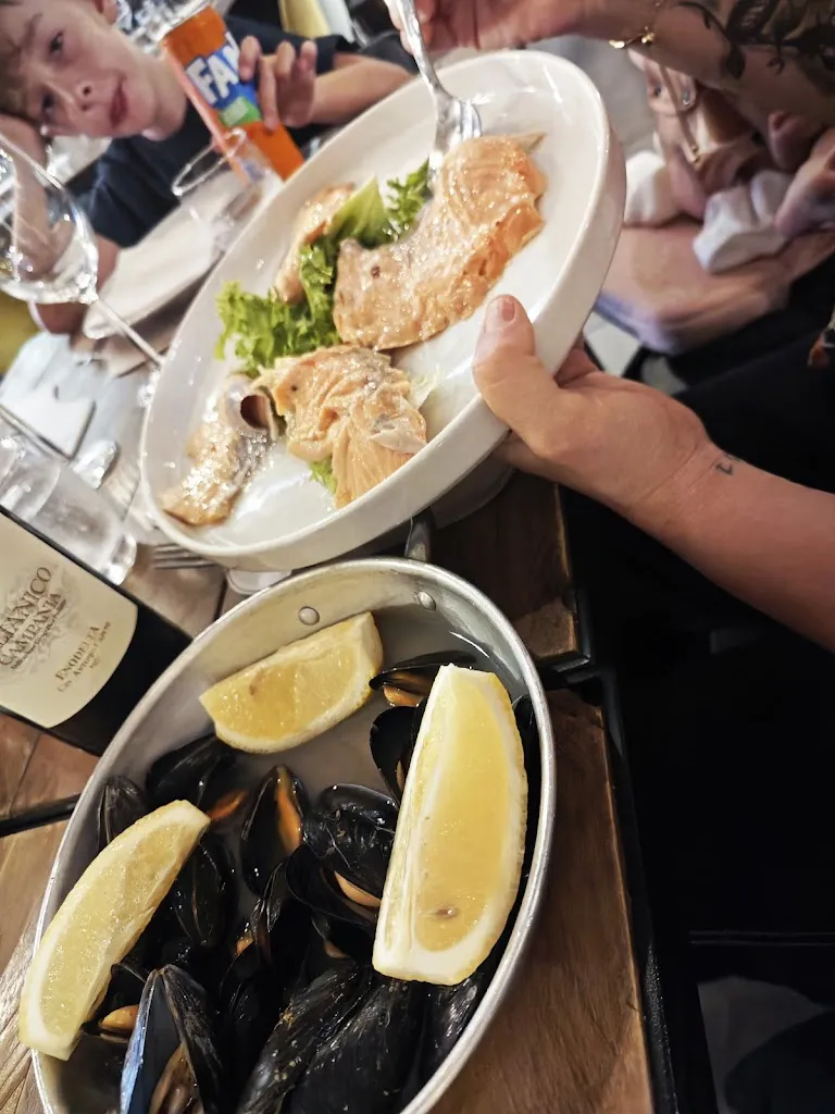 Salvatore Pace_Trattoria La Santarella_Posillipo_review