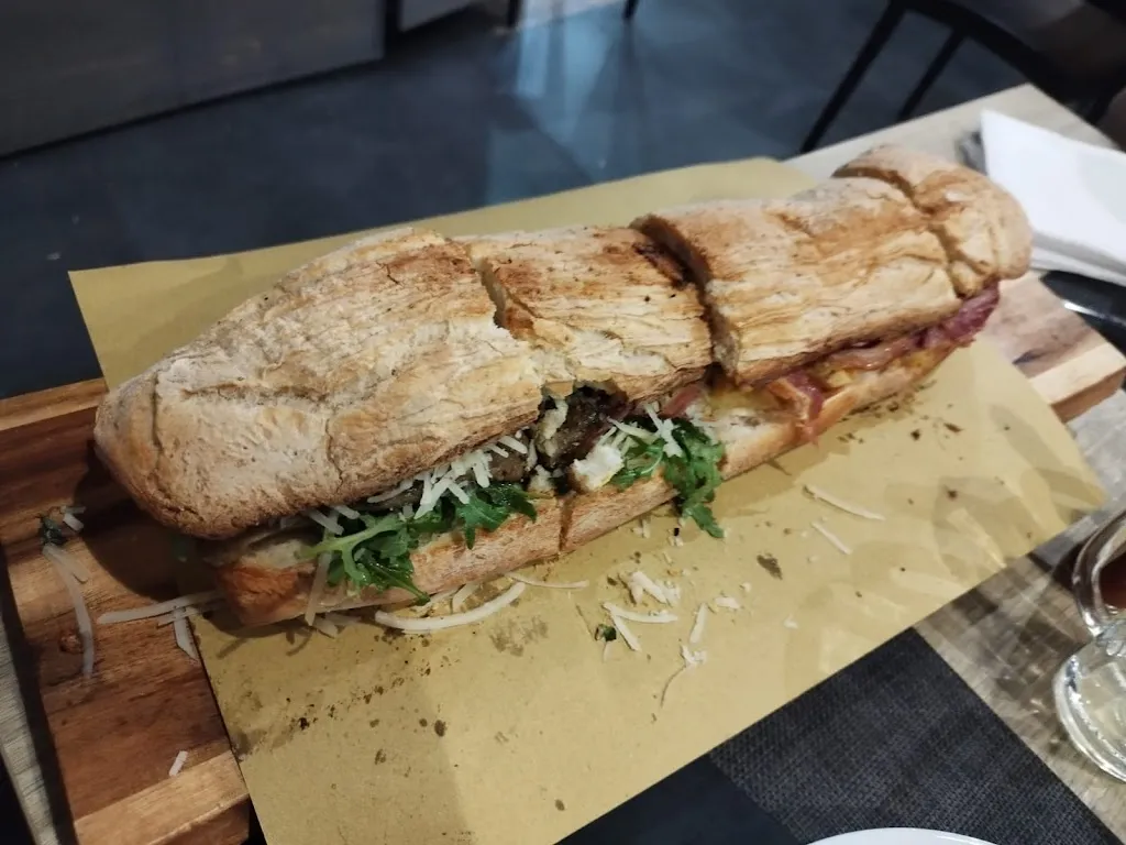 angelo Casalino_Tom & Genny - Panuozzi Tipici_Pomigliano d'Arco_review