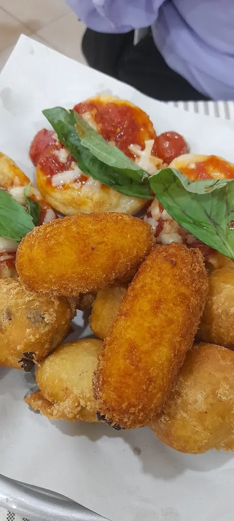 Menu_Pizzeria Favurit'_Pomigliano d'Arco_image_3