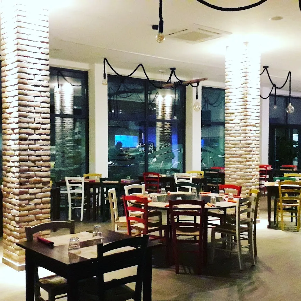 Pizzeria La Ruota di Mattia & Loris restaurant in Martinsicuro