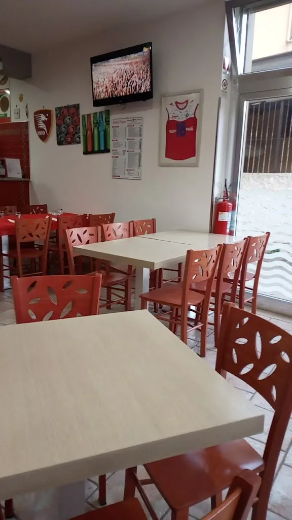 Pizzeria Pomodori restaurant in Pratole