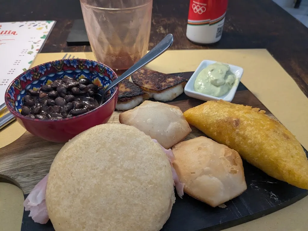 Lucie Beaudoin_Ristorante La Familia_Pratole_review