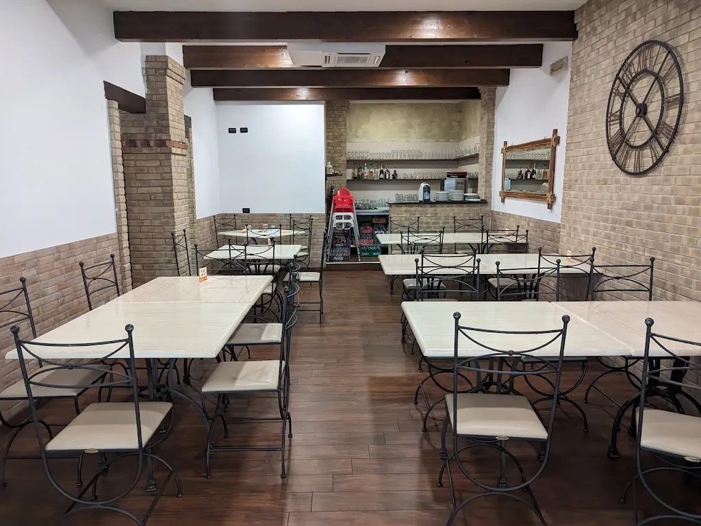 Mai dire pizza restaurant in Martinsicuro