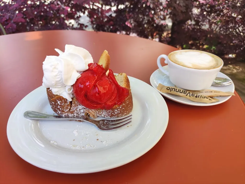 Vannulo mozzarelle restaurant in Rettifilo-Vannullo