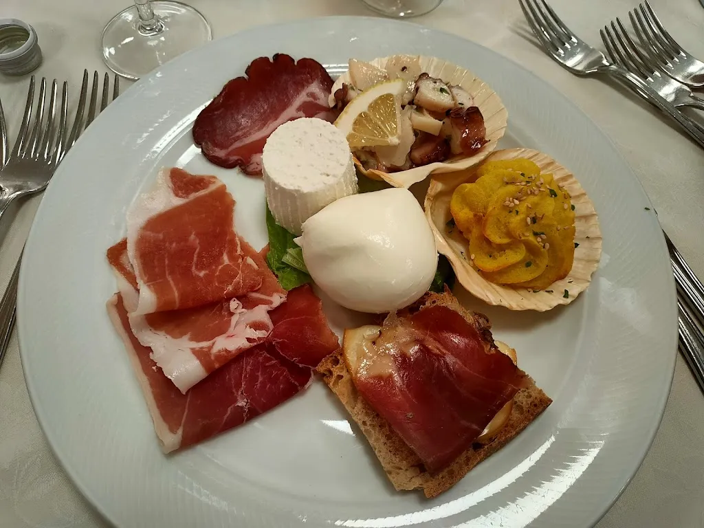 Ristorante-Pizzeria-La Vigna-Roccadaspide-provincia di Salerno_Roccadaspide_slider_image_2