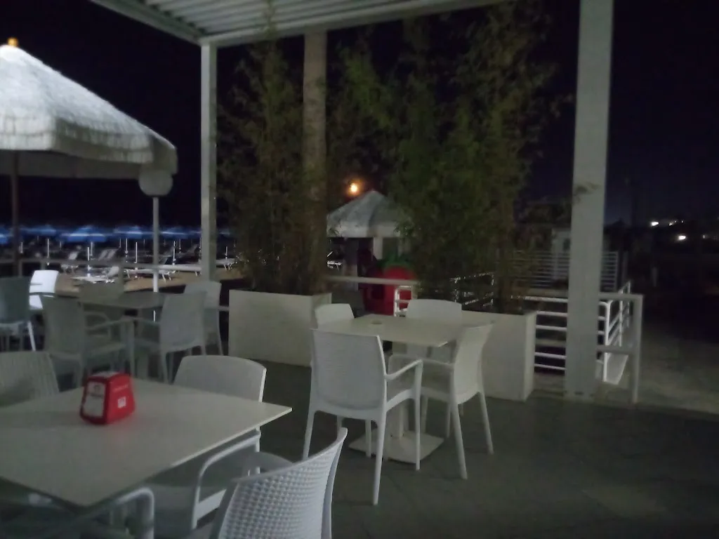 Fahad Ashiq_Bar tabaccheria La Cucala_Martinsicuro_recensione