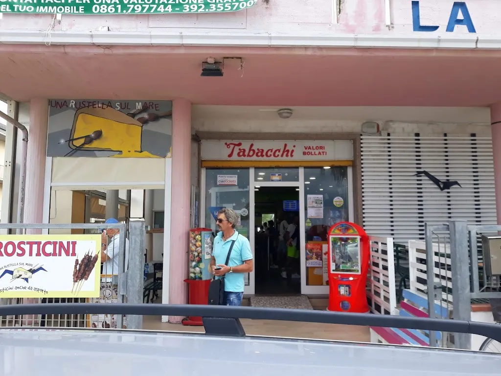 Bar tabaccheria La Cucala restaurant in Martinsicuro