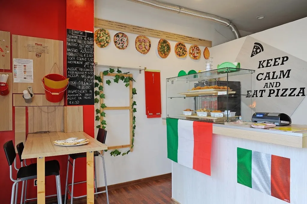 Pizzeria Pomodoro E Mozzarella restaurant in Sala Consilina