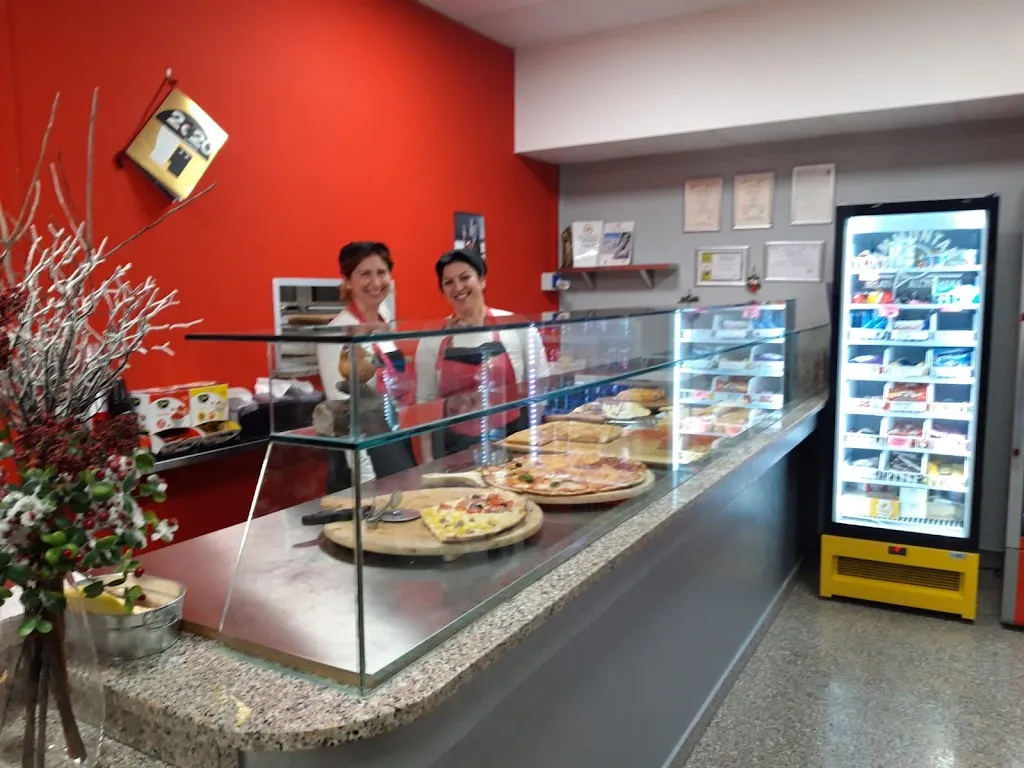 Pizza Margherita Di Vallese Cinzia restaurant in Martinsicuro