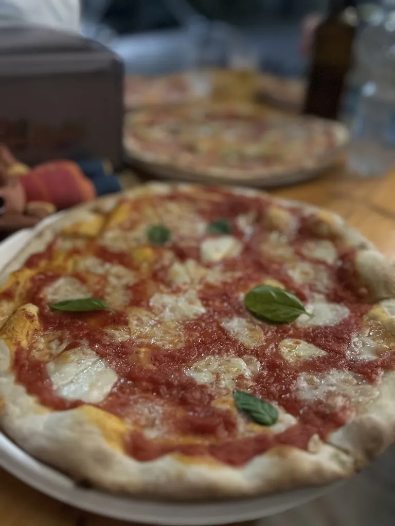 Pizza Margherita Di Vallese Cinzia_Martinsicuro_slider_image_2