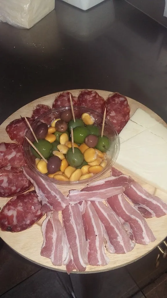 Tripperia O'Russ Napoli_San Carlo All'Arena_slider_image_3