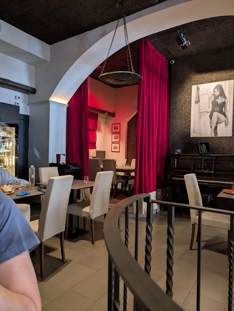 Trattoria Pizzeria Ieri, Oggi, Domani_San Carlo All'Arena_slider_image_3