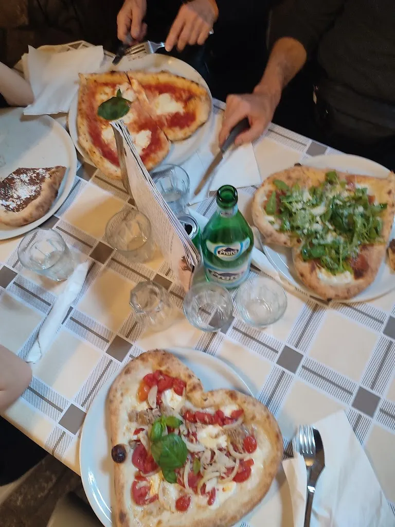 Margarita Kaufmann_Pizzeria e Trattoria Regina Vittoria_San Carlo All'Arena_review