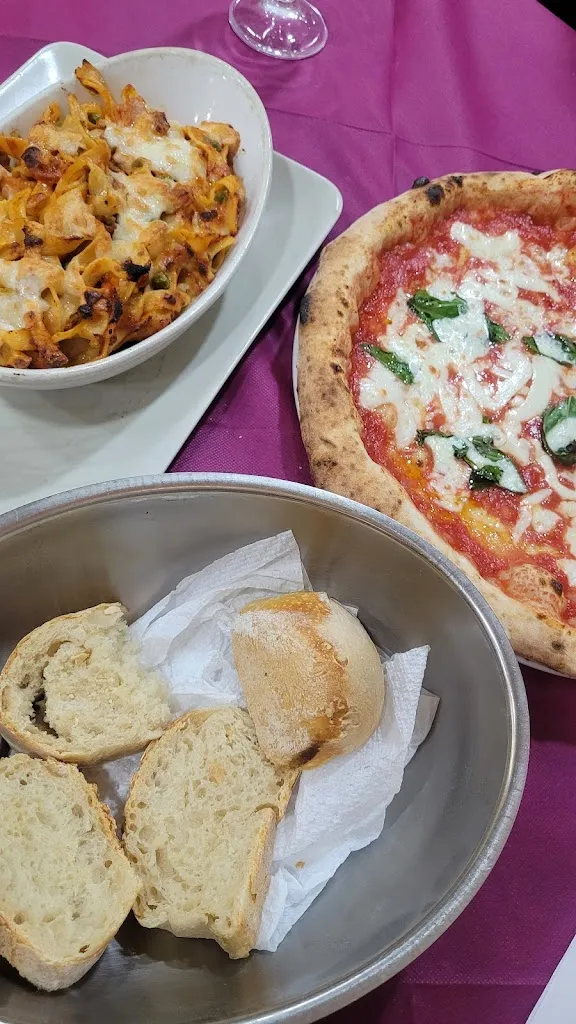 Karissa Liu_Pizzeria del Leone Daniela_San Carlo All'Arena_recensione