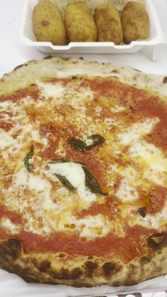 Pizzeria Hermanos_San Carlo All'Arena_slider_image_2